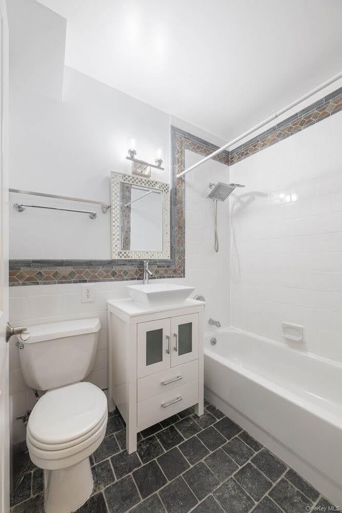30 85 Vernon Boulevard – photo 5