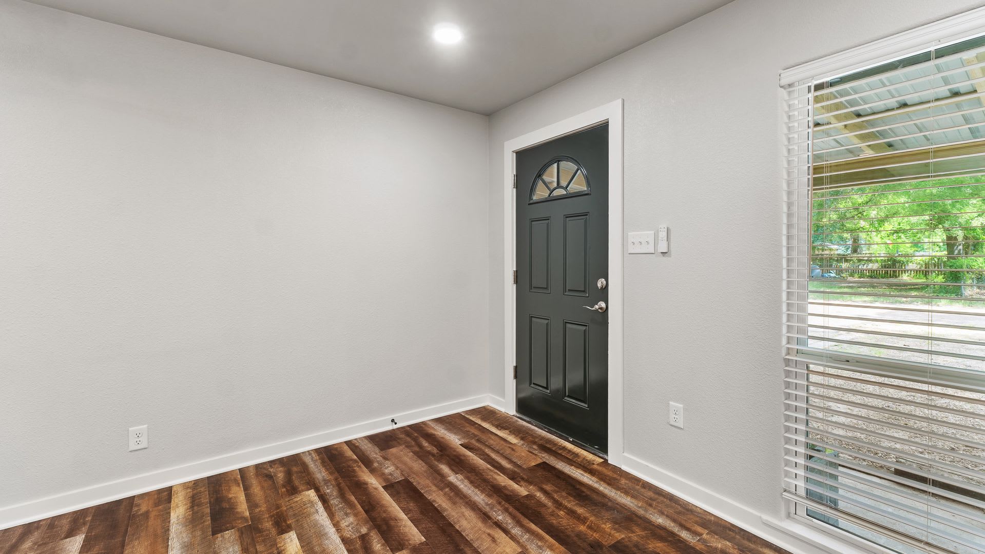 Beautifully Renovated Home – photo 4