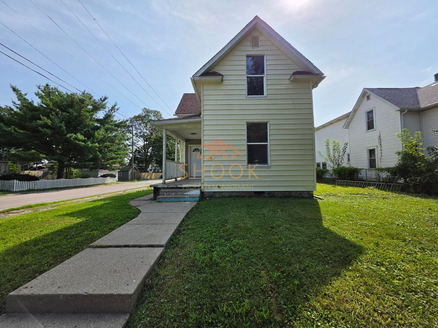 **MOVE-IN SPECIAL** Centrally Located and Remodeled 4BR Home – photo 2