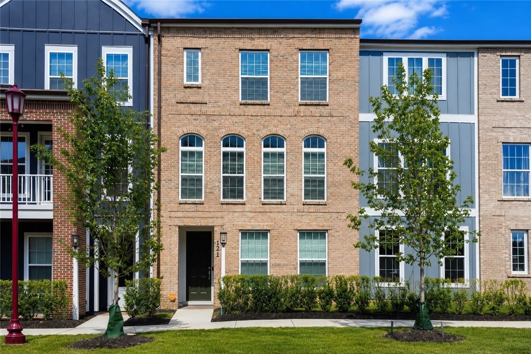 121 Main St – photo 2