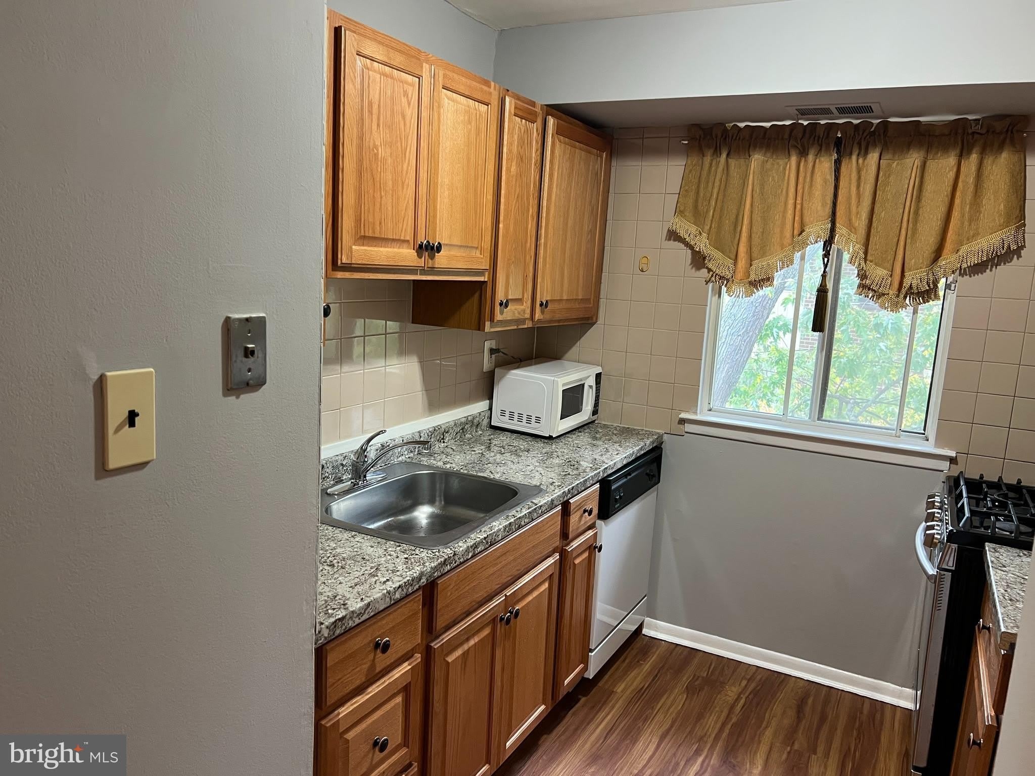 9921 BUSTLETON Avenue – photo 5