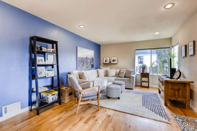 1370 Xanthia St – photo 5