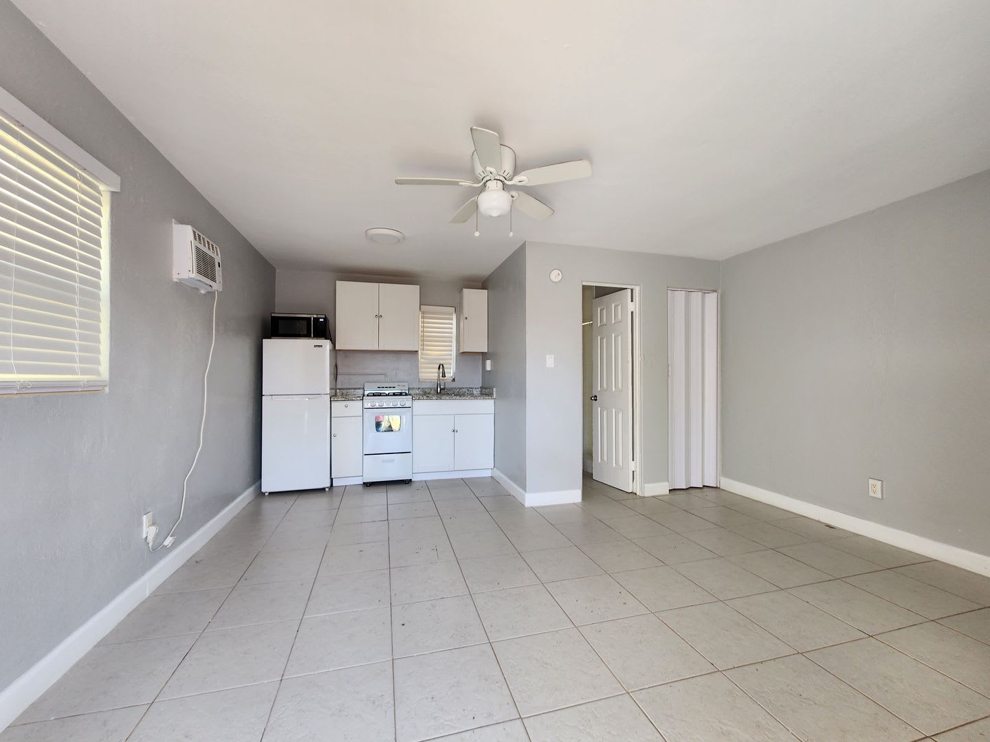 * HALF OFF 1ST MONTH'S RENT WITH 13 MONTH LEASE * – photo 2