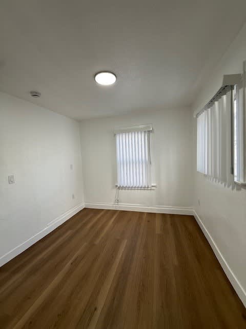 219 W. 53rd St. – photo 3