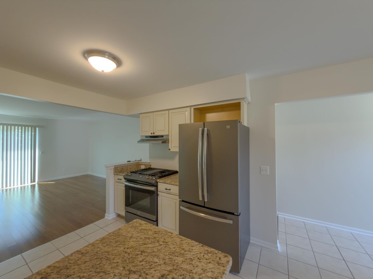Move-In Ready Ranch Condo with Basement &amp; Prime Location – photo 4