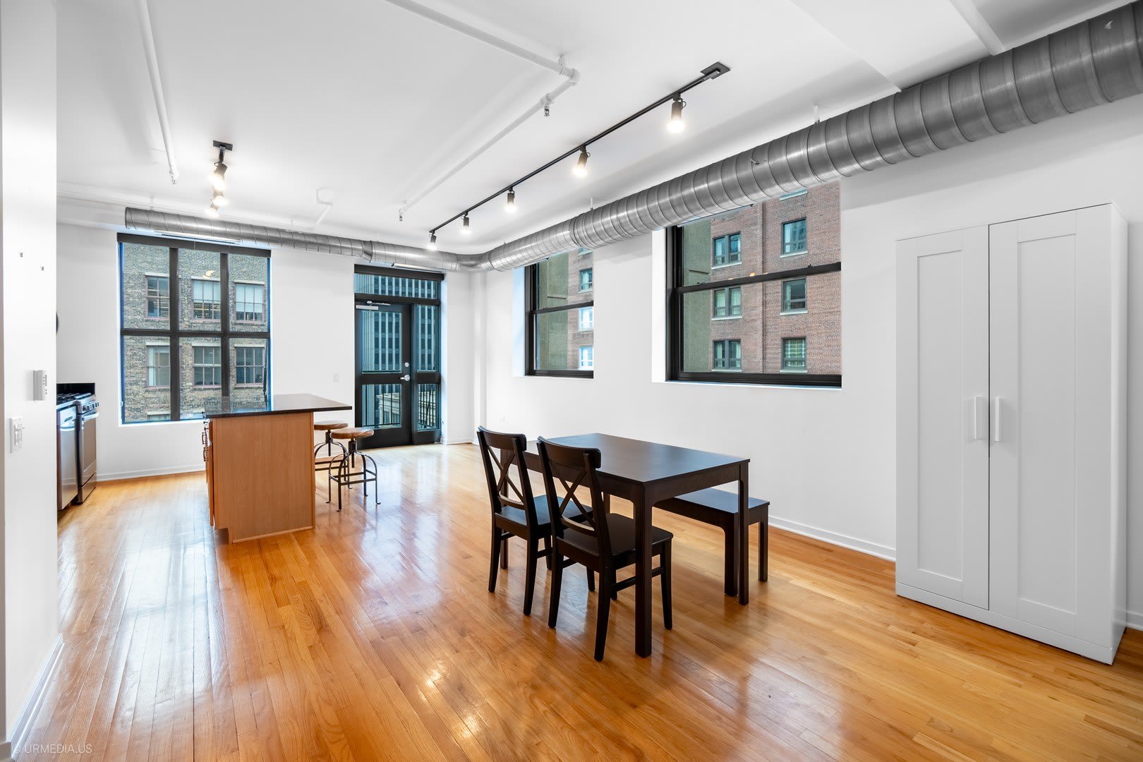 6 E Monroe Street – photo 4
