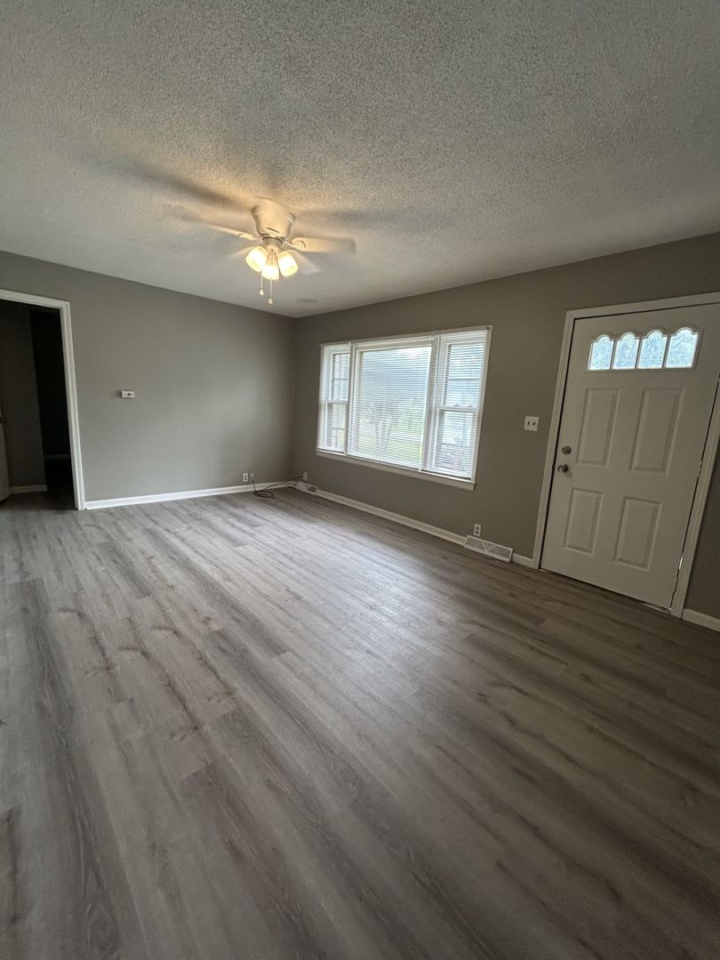 COMING SOON!! 3 Bedroom/ 1 Bathroom House – photo 3