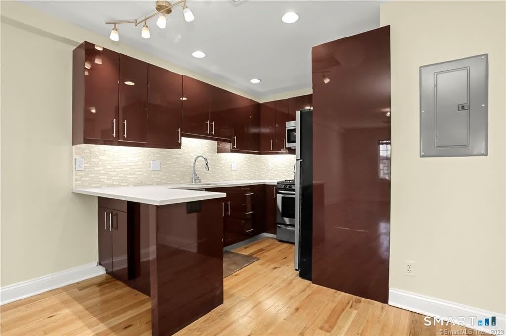 550 Connecticut Avenue – photo 2