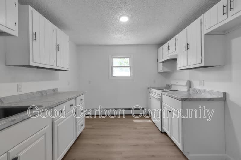 3904 Seneca St – photo 5