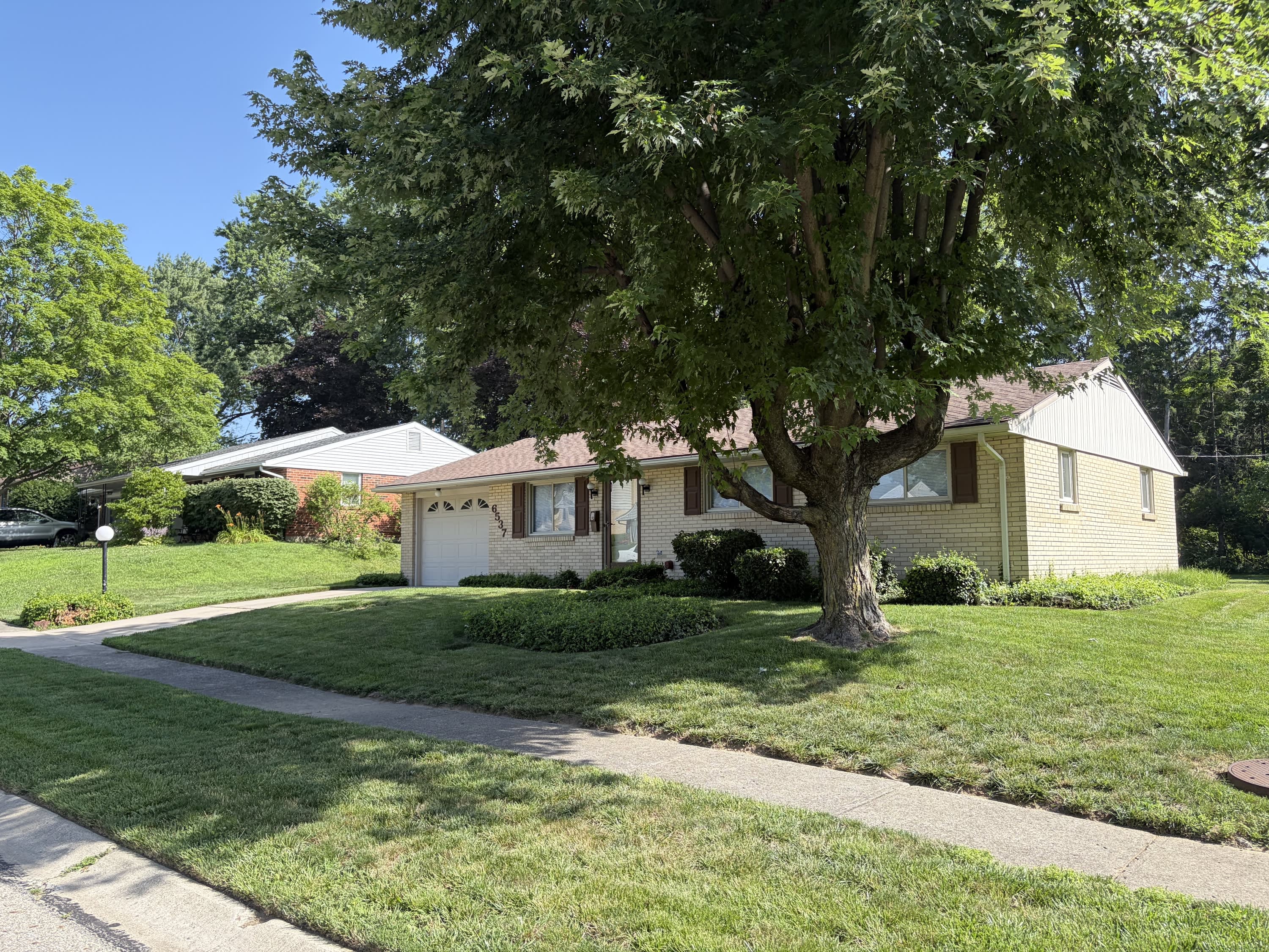 6537 Highbury Road – photo 1