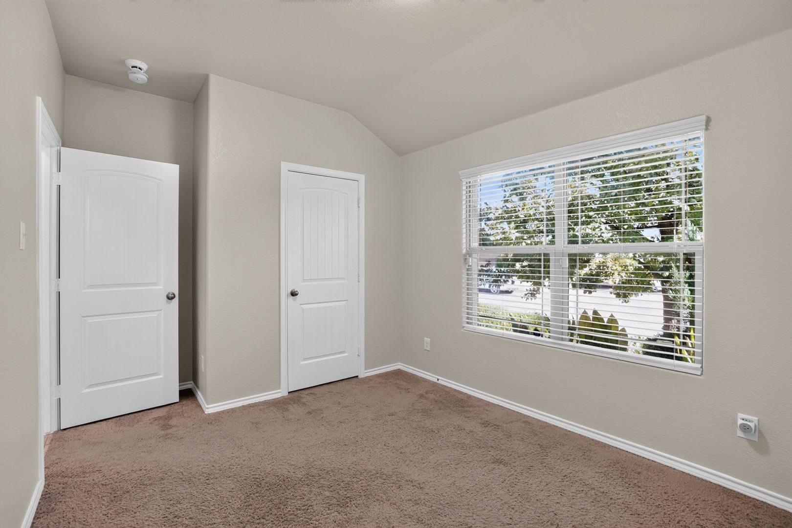 Charming 4BR House in Azle – photo 5