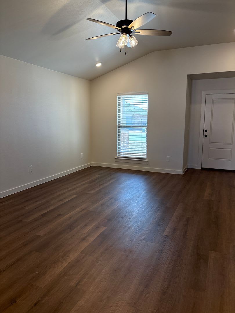999 First Month S Rent Special – photo 3