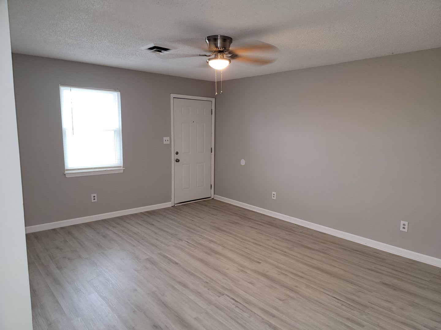 Updated 2-Bedroom Near Downtown Cleveland & Lee University – photo 2