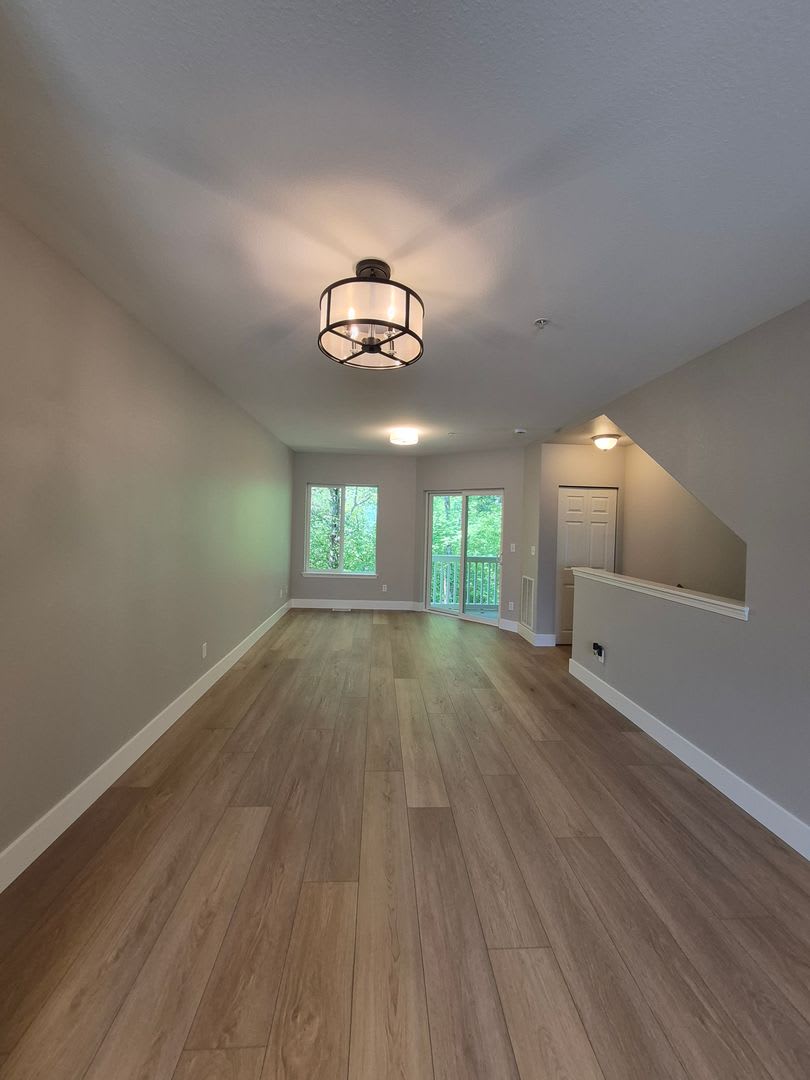 Beautiful 2BD/1.5BA Condo located in the Edgewater at South Hill **MOVE-IN SPECIAL** – photo 2