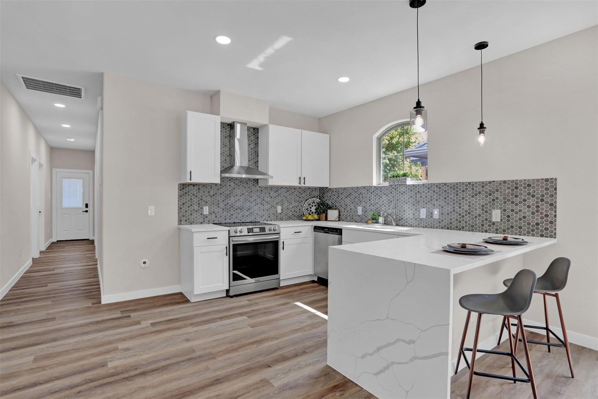 705 E Hanna Street – photo 5