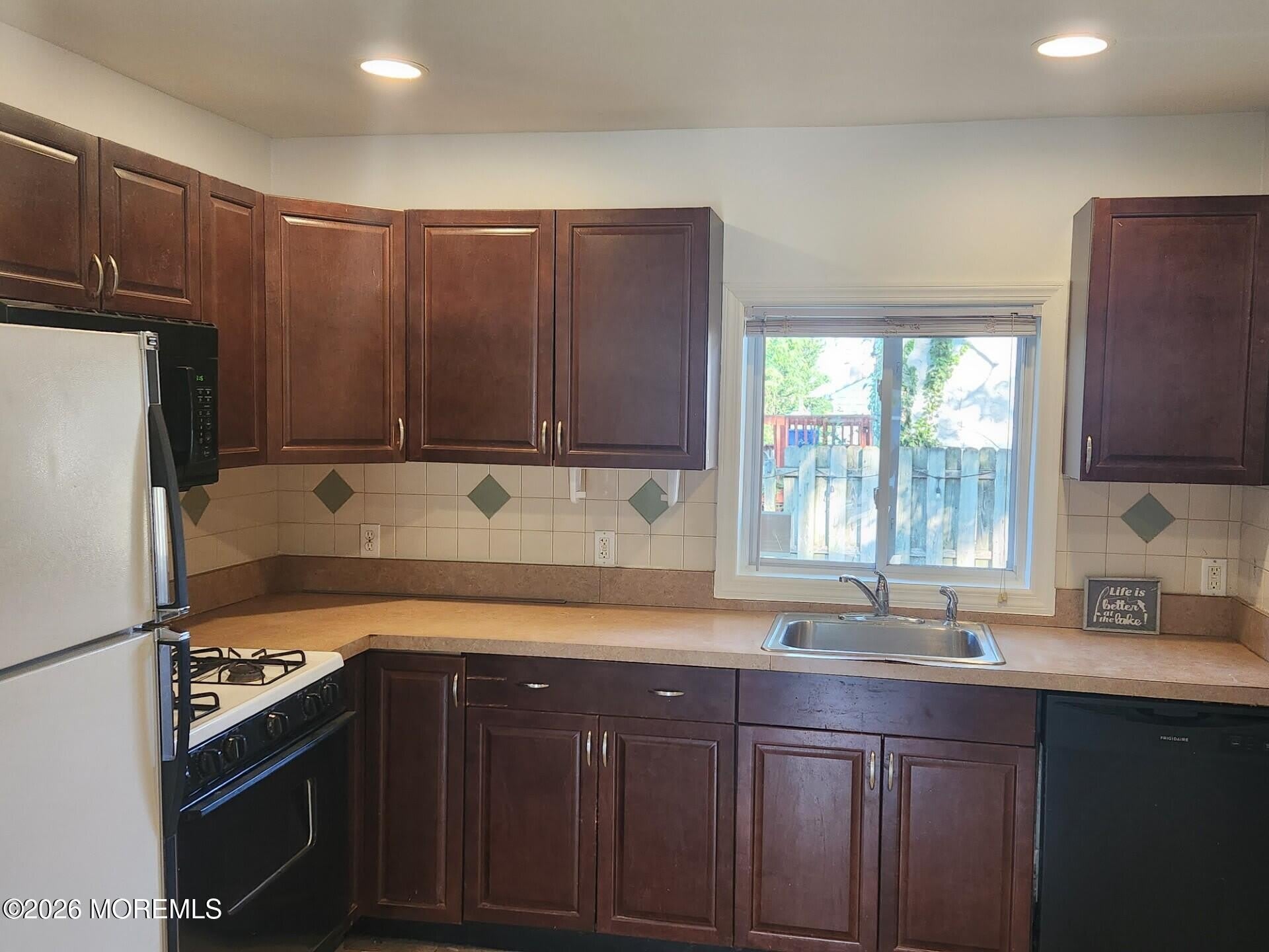 175 W Sylvania Avenue – photo 4