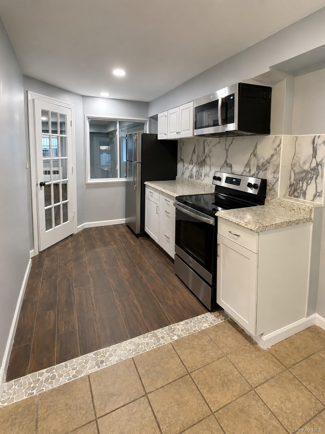 16 Frank Avenue – photo 2