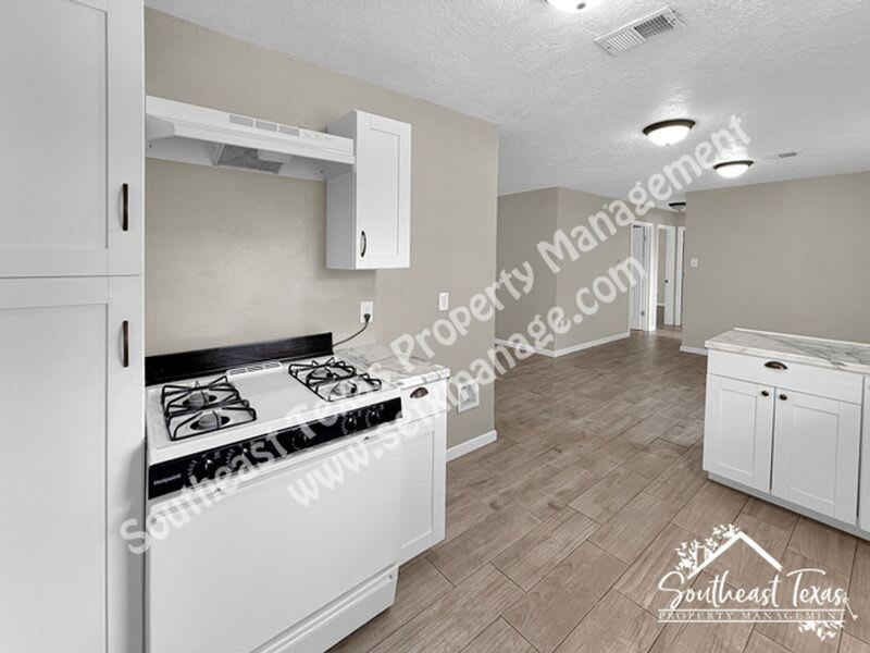 620 Smelker St. – photo 5