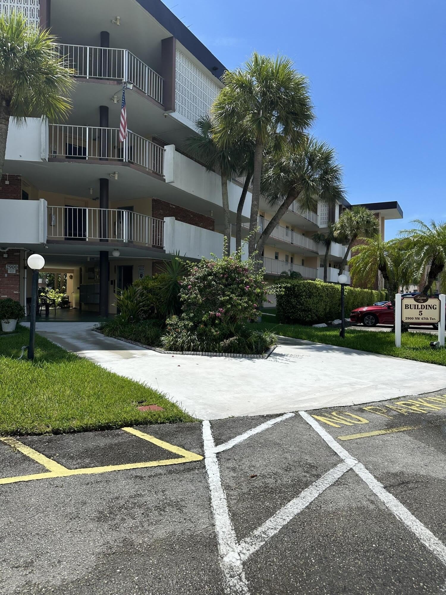 2900 Nw 47Th Terrace – photo 2