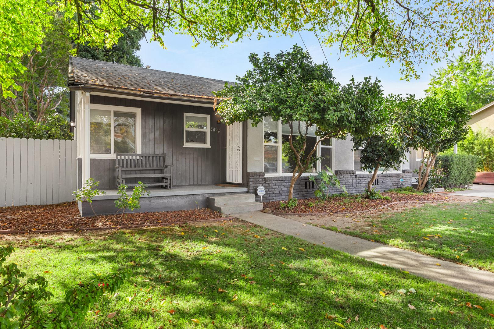 Heart Of Sacramento Duplex For Rent – photo 2
