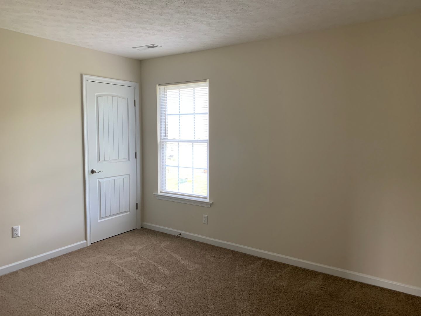 Three Level Townhome off Wards Road – photo 4