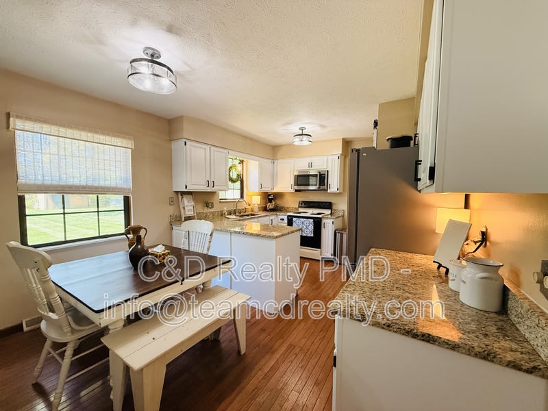8462 Glenbrook Dr, Olmsted TWP OH, 44138 – photo 5