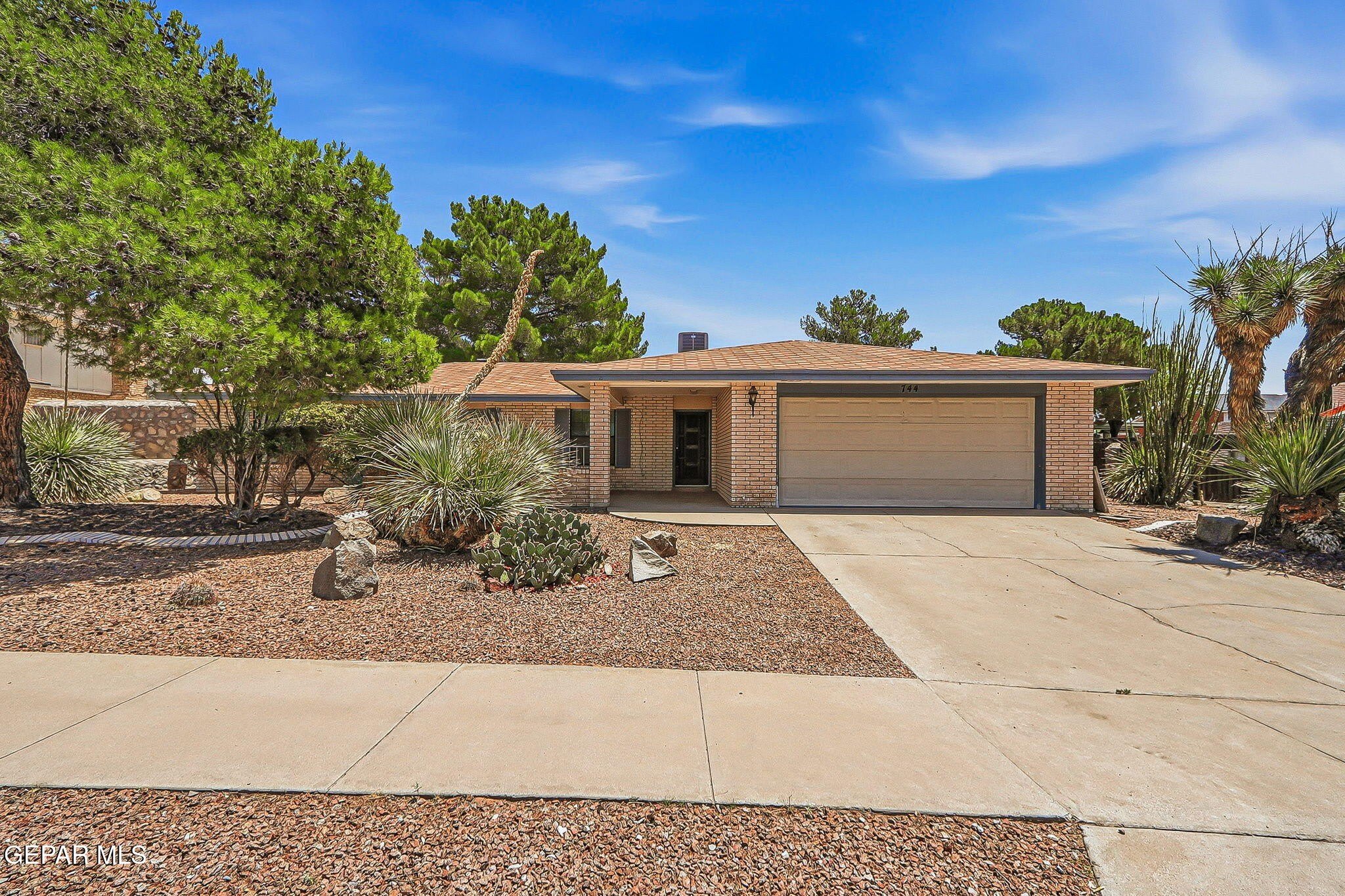 744 CRESTA MIRA Drive – photo 2