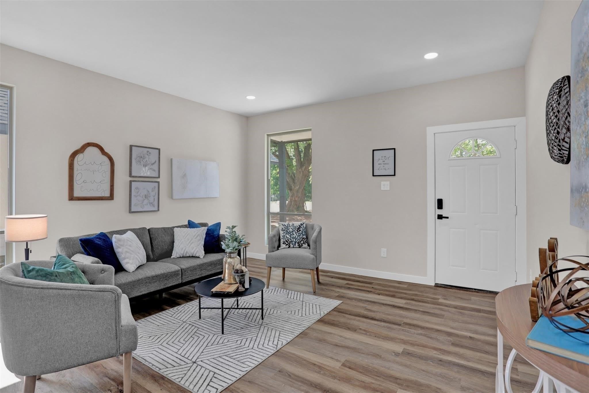 705 E Hanna Street – photo 3