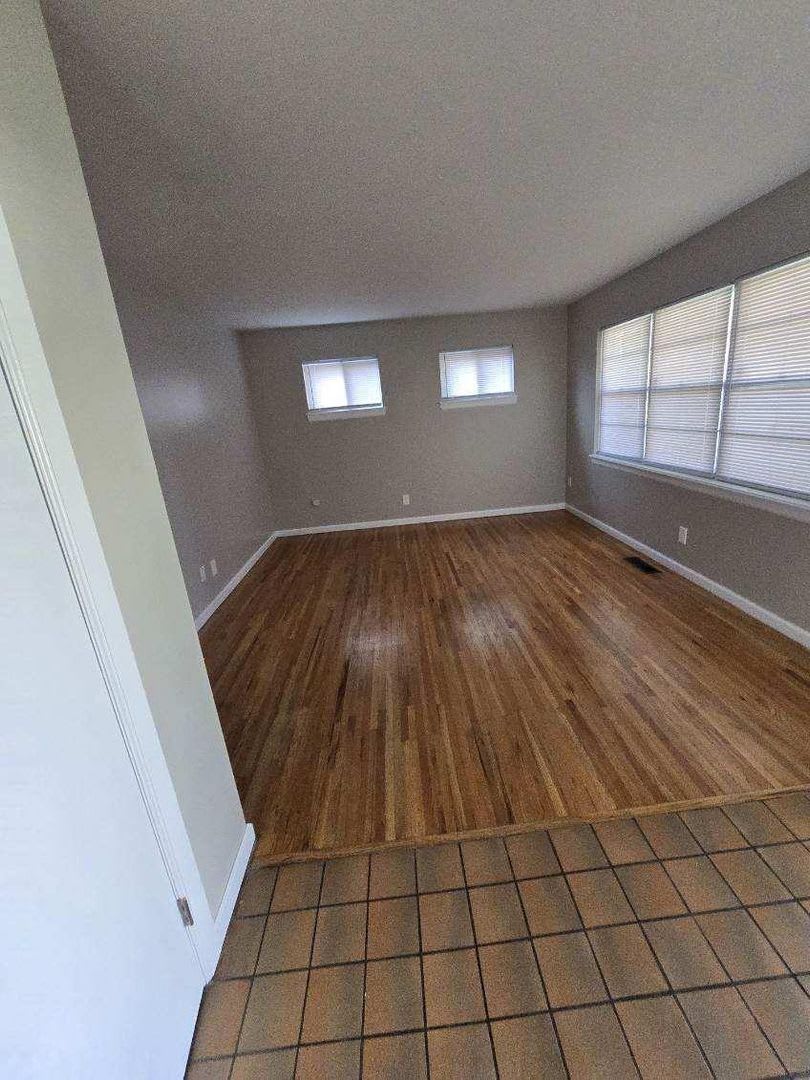 Fresh paint with gray color scheme. – photo 4