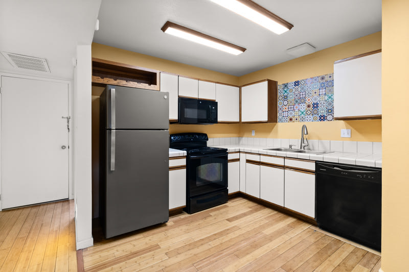 1126 W Elliot Rd – photo 5
