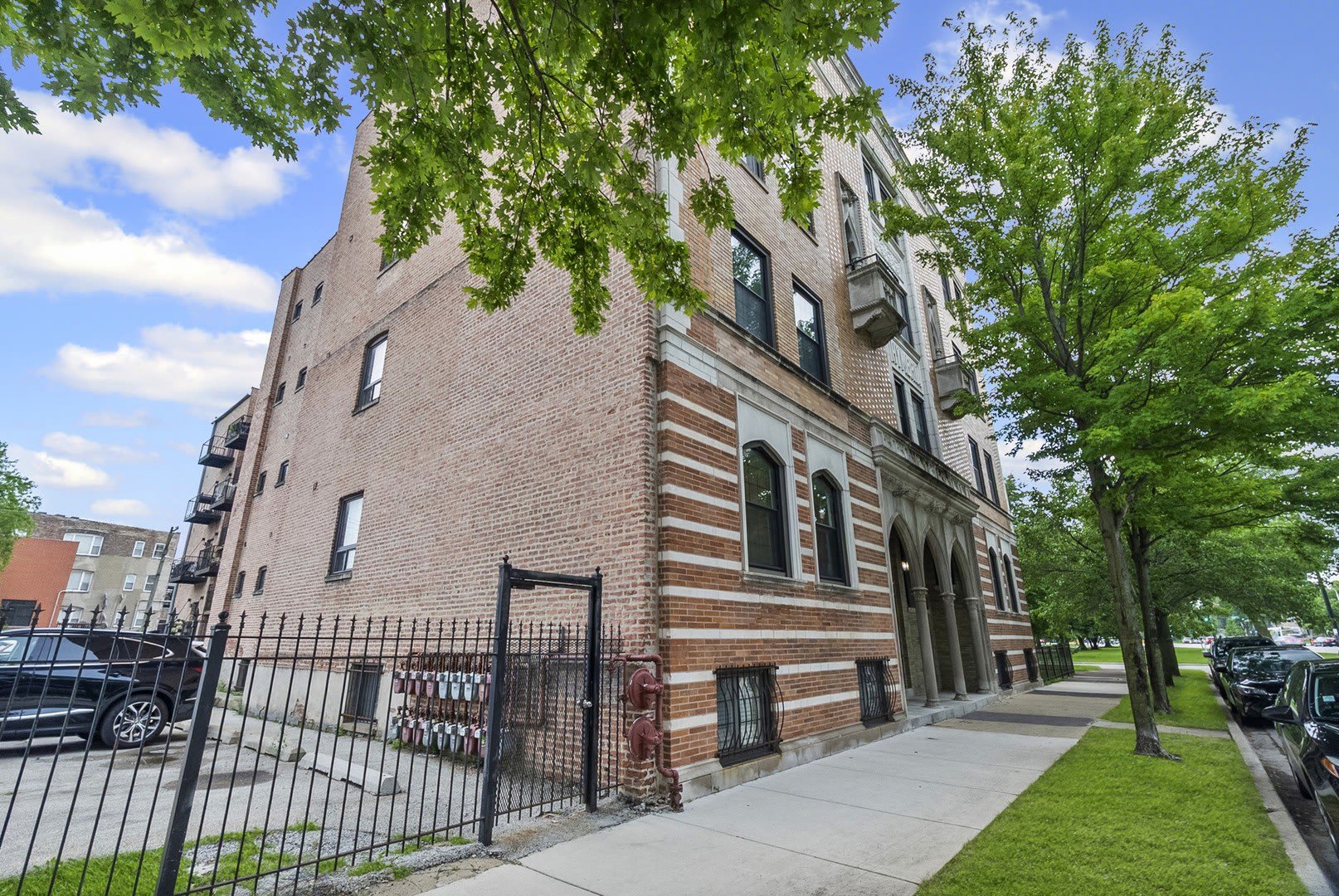 5001 S King Drive – photo 2