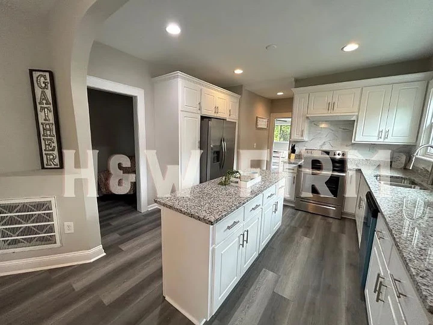 Room in 5 Bedroom Home at Formosa Ave – photo 5