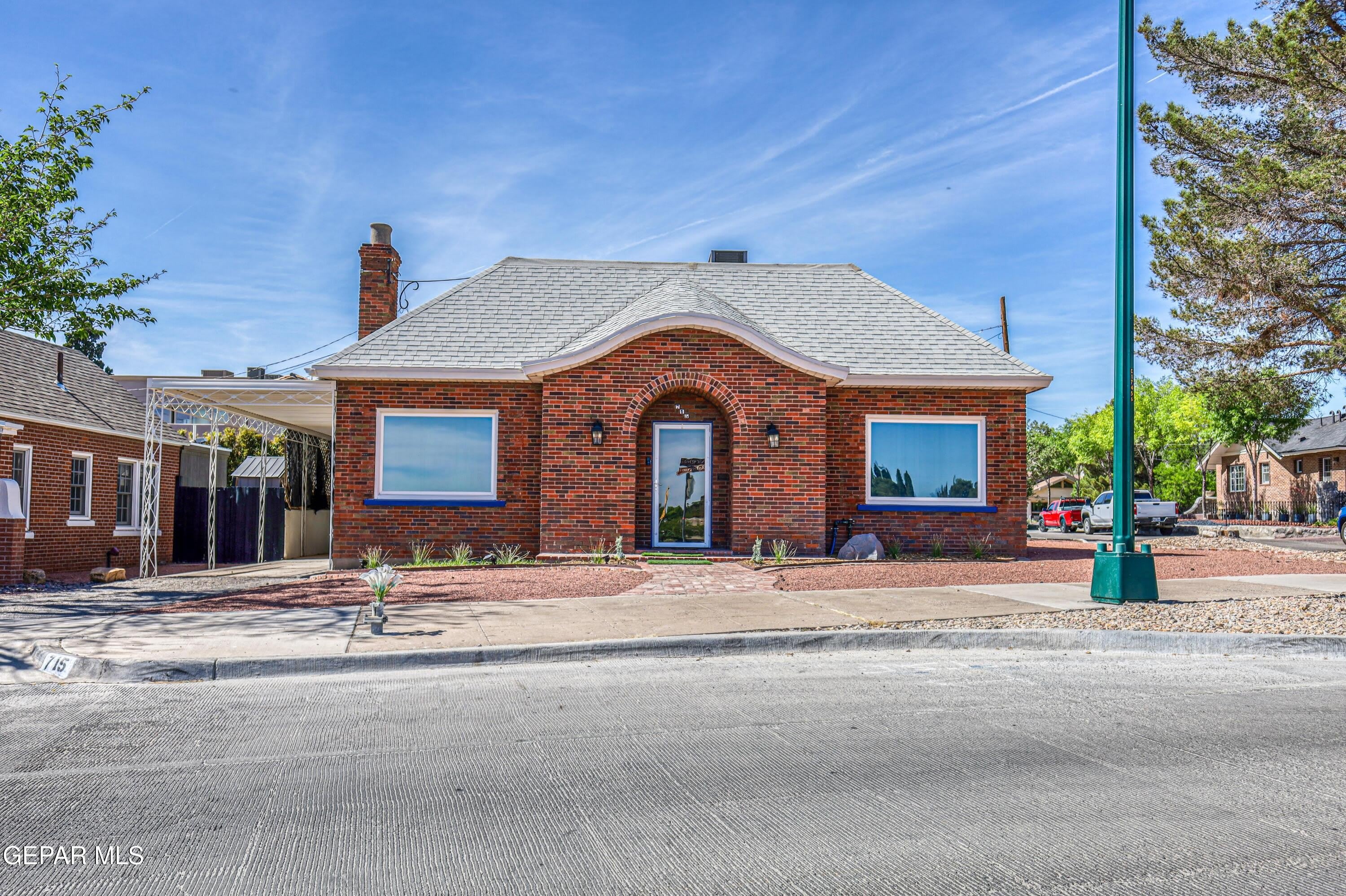 715 E ROBINSON Avenue – photo 1