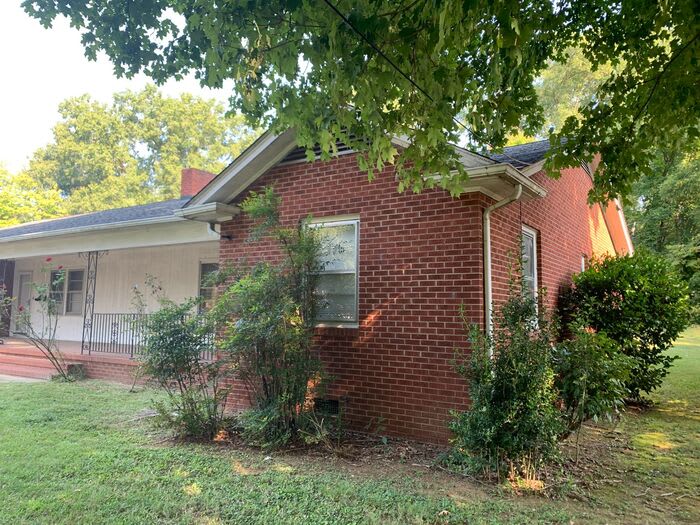 1049 East Main Street – photo 3