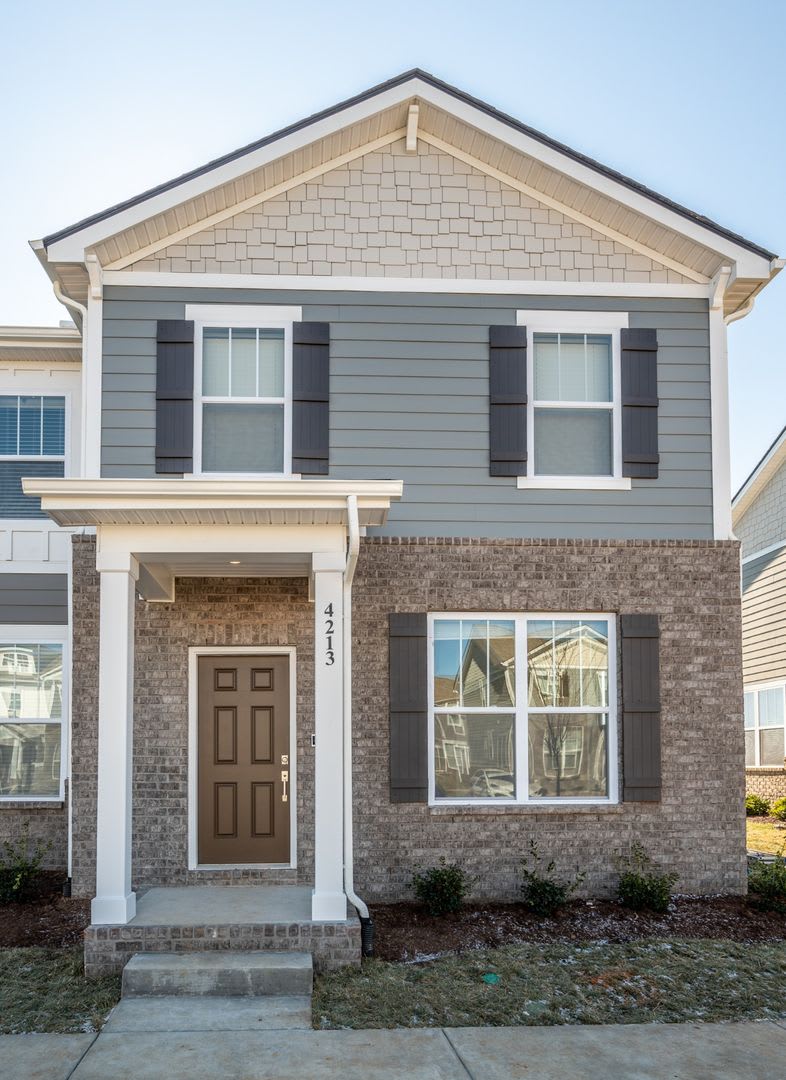 Be The Lucky One To Live In This 2022 Built End Unit Townhome In Blackman Station – photo 2