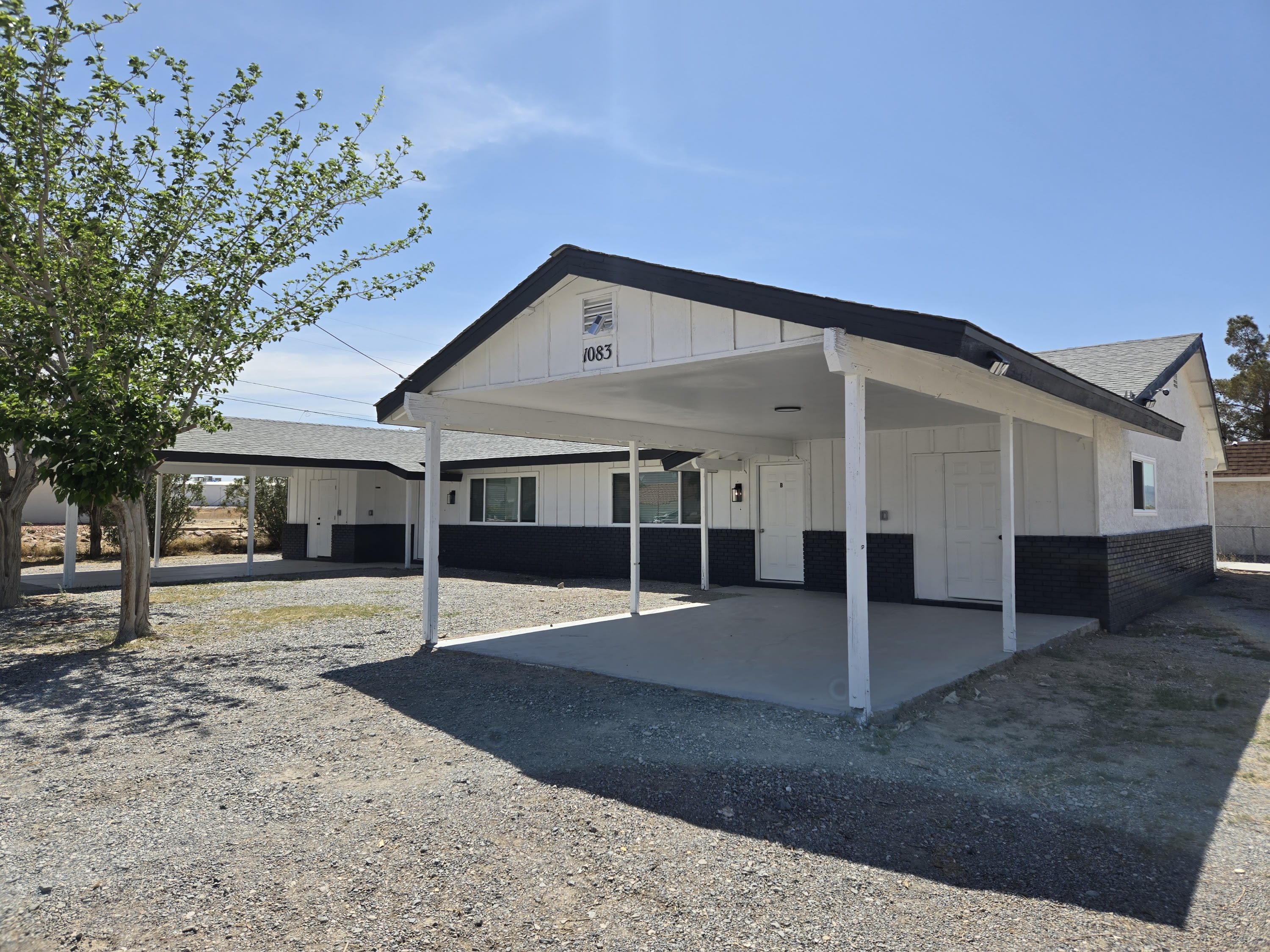 1083 East Calvada Boulevard – photo 3