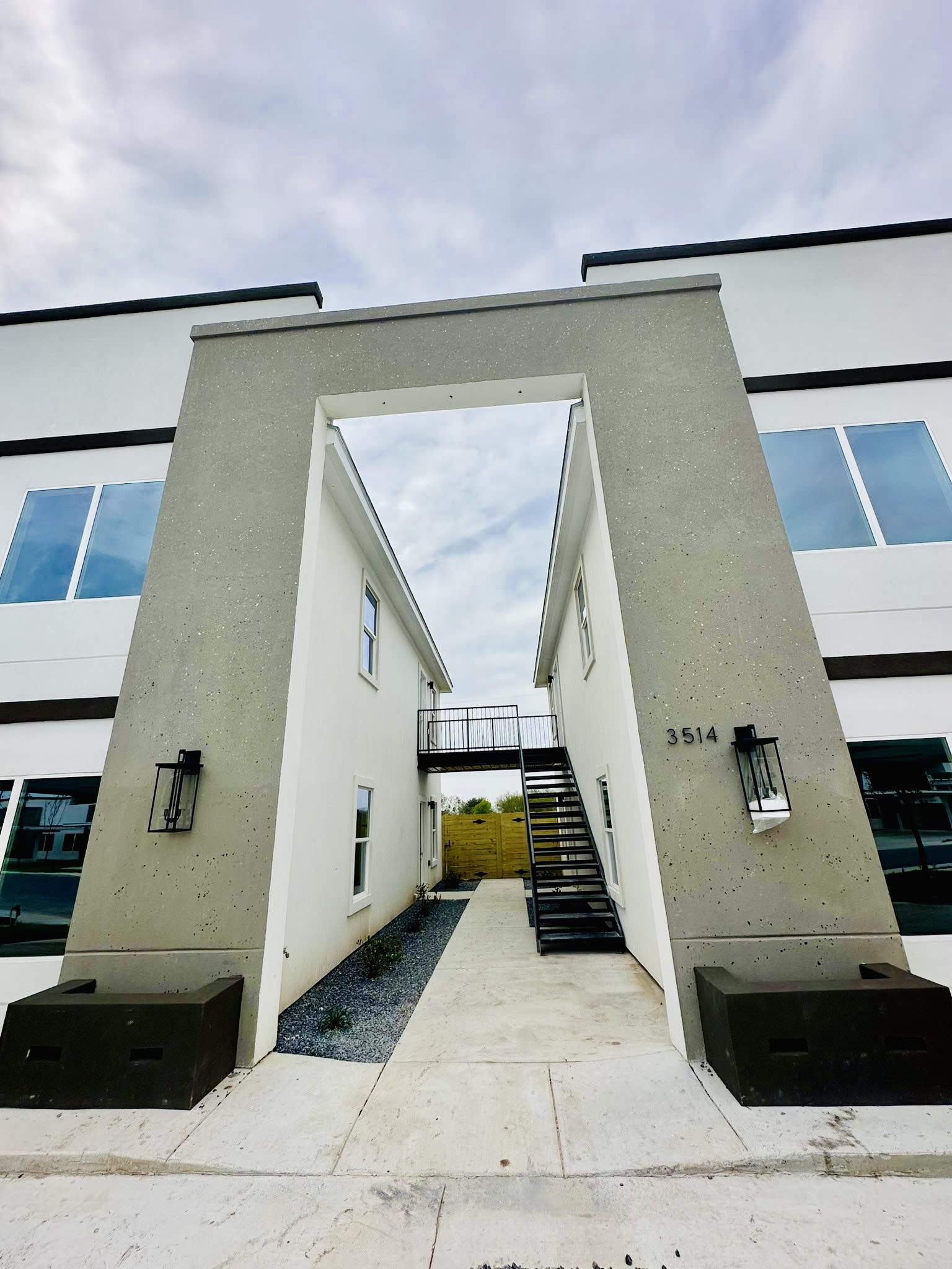 3515 S Dominique Dr – photo 2