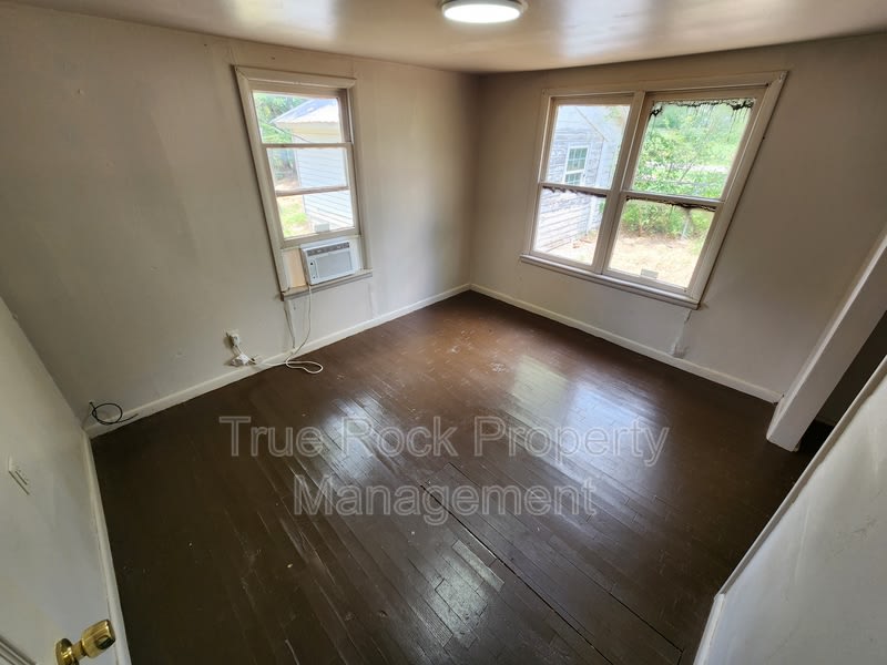 102 W 7th (Asher) – photo 5