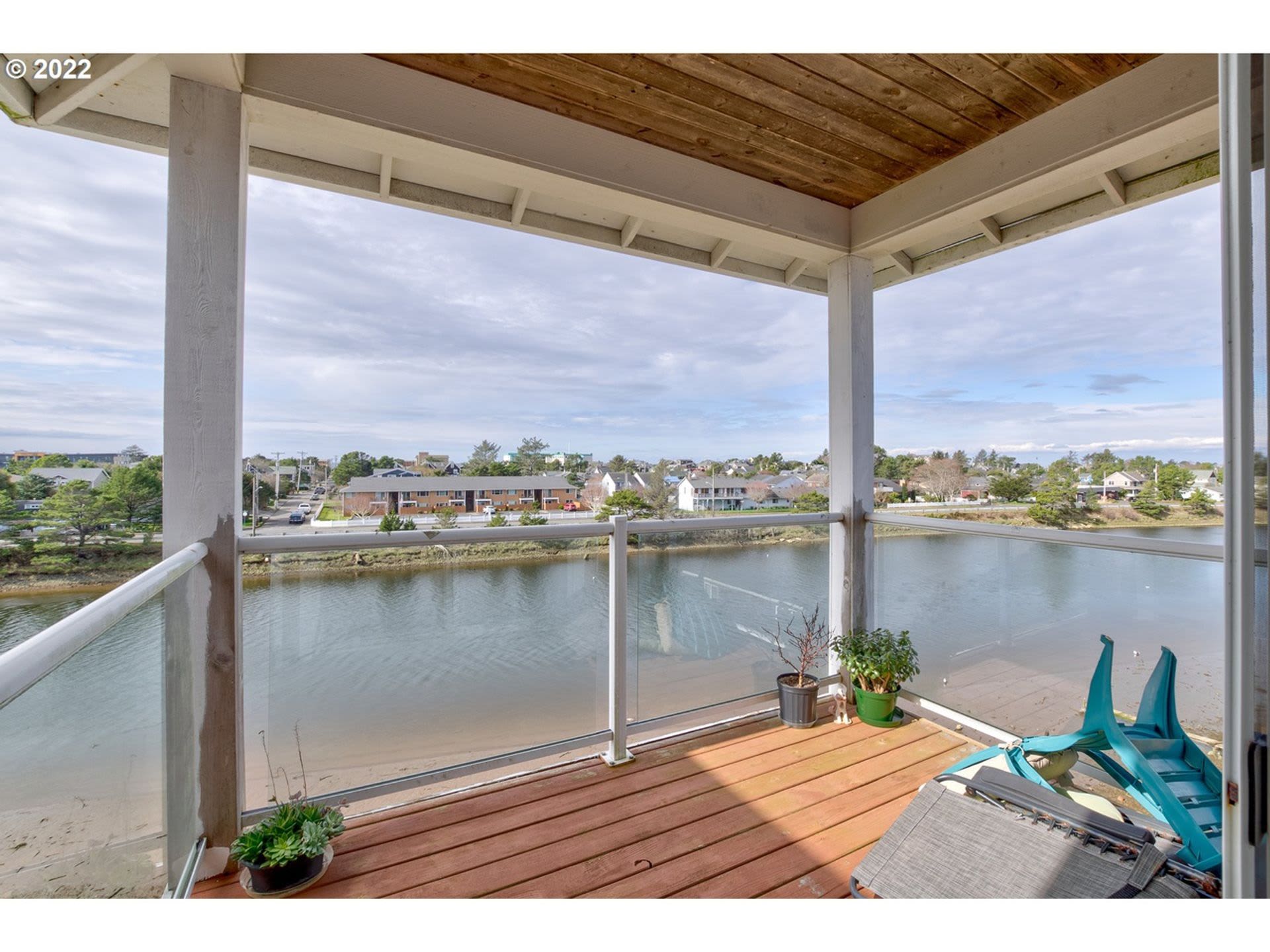 2 Bedroom, 2 Bath.. LOCATION LOCATION LOCATION.... River Views!! – photo 3