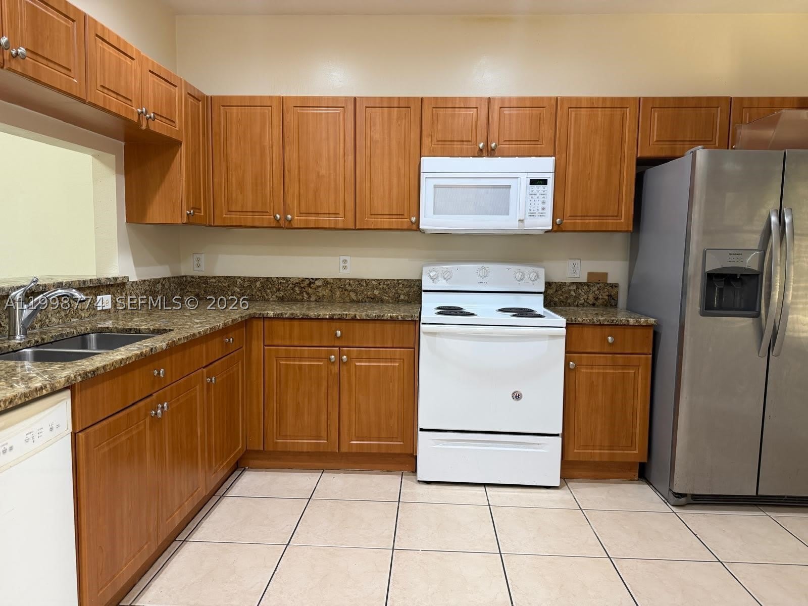 8246 SW 27th St – photo 4