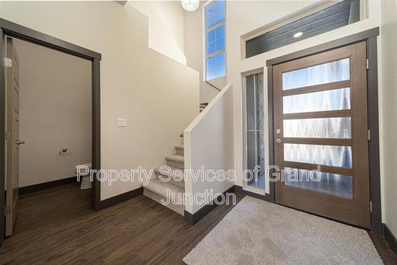 2469 Apex Avenue – photo 2
