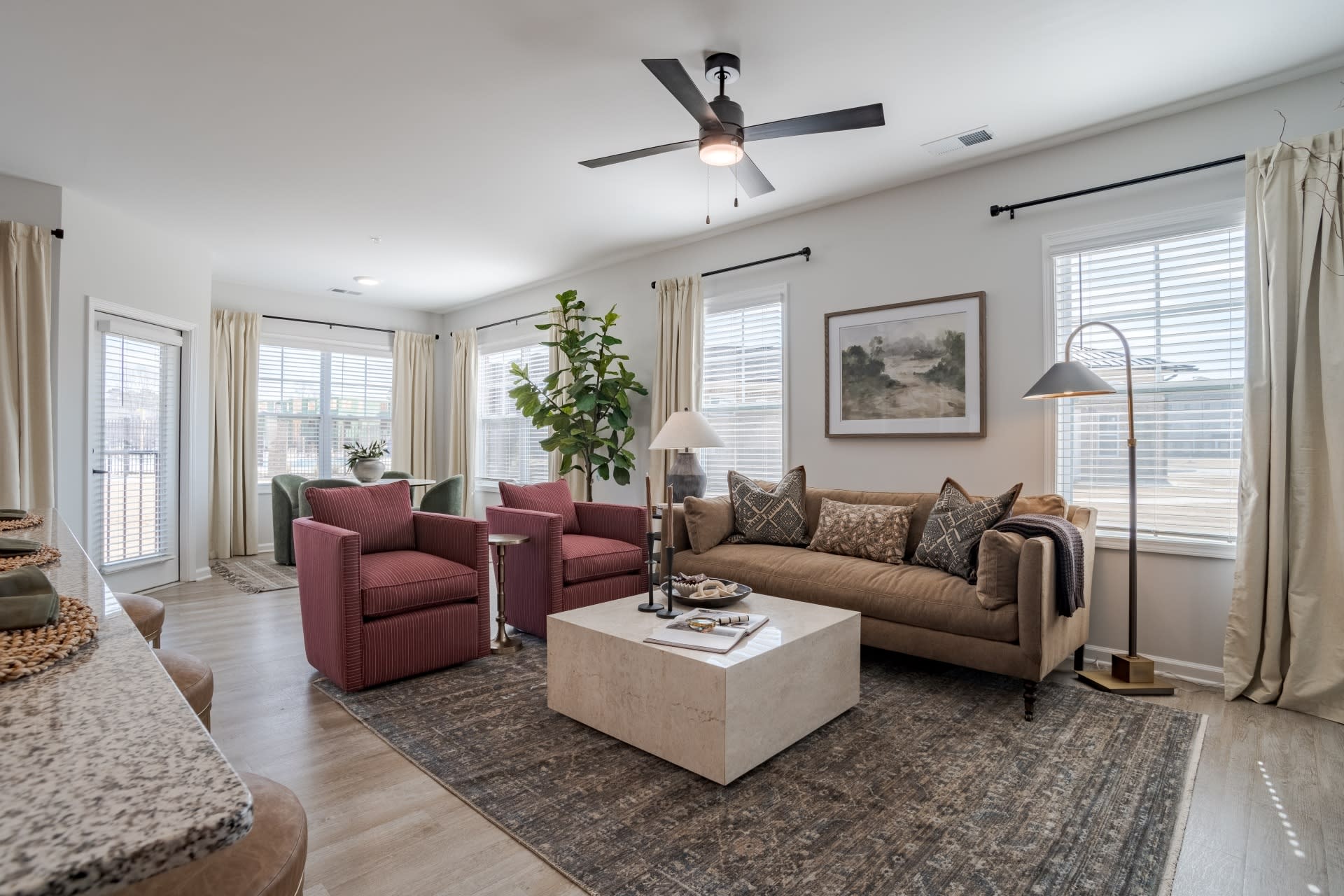 250 West – photo 1