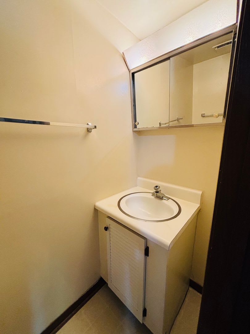 2 Bedroom 1.5 Bathroom Townhouse – photo 5