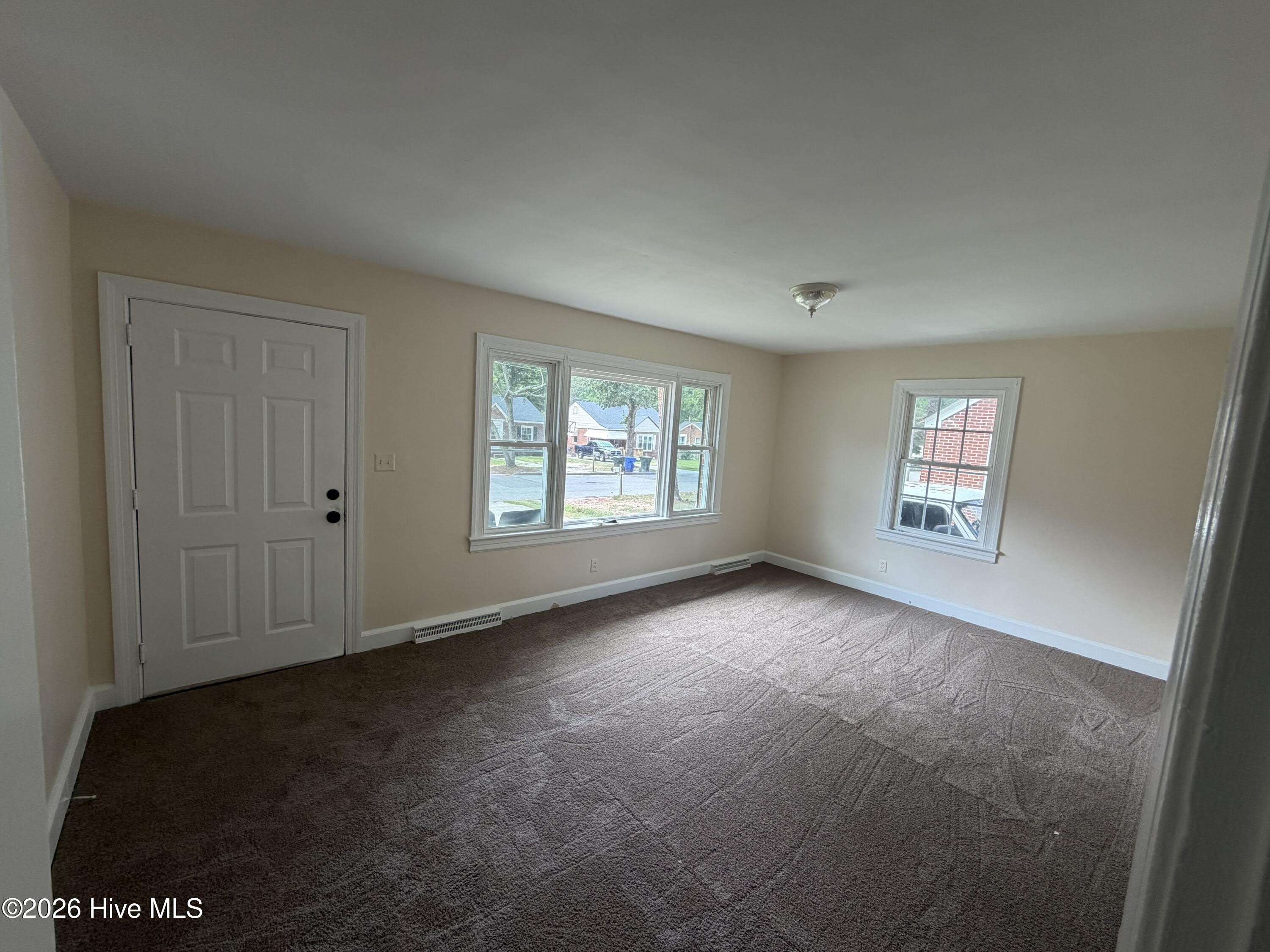 712 Grove Street Ne – photo 3