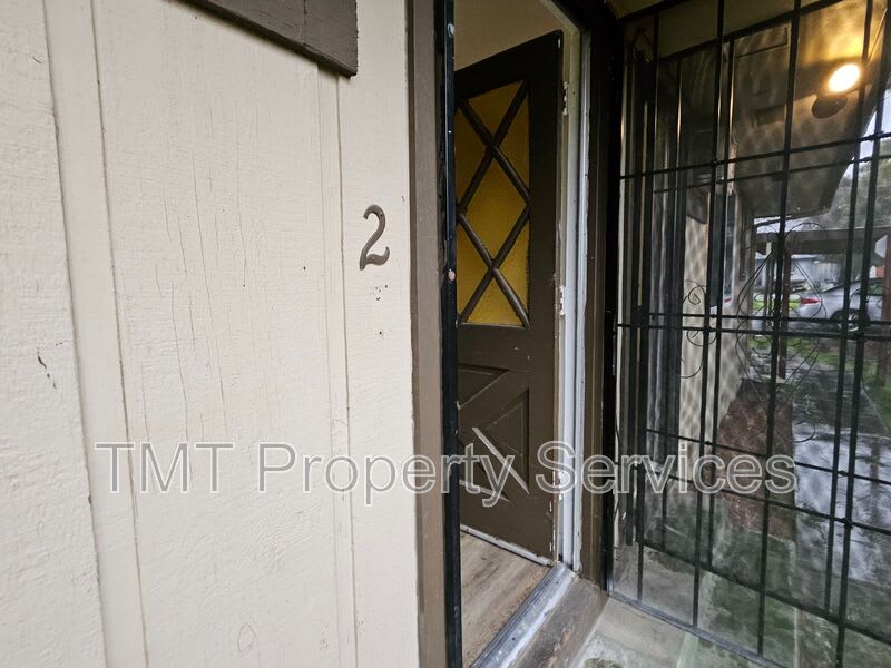 2619 West Acacia St. – photo 2