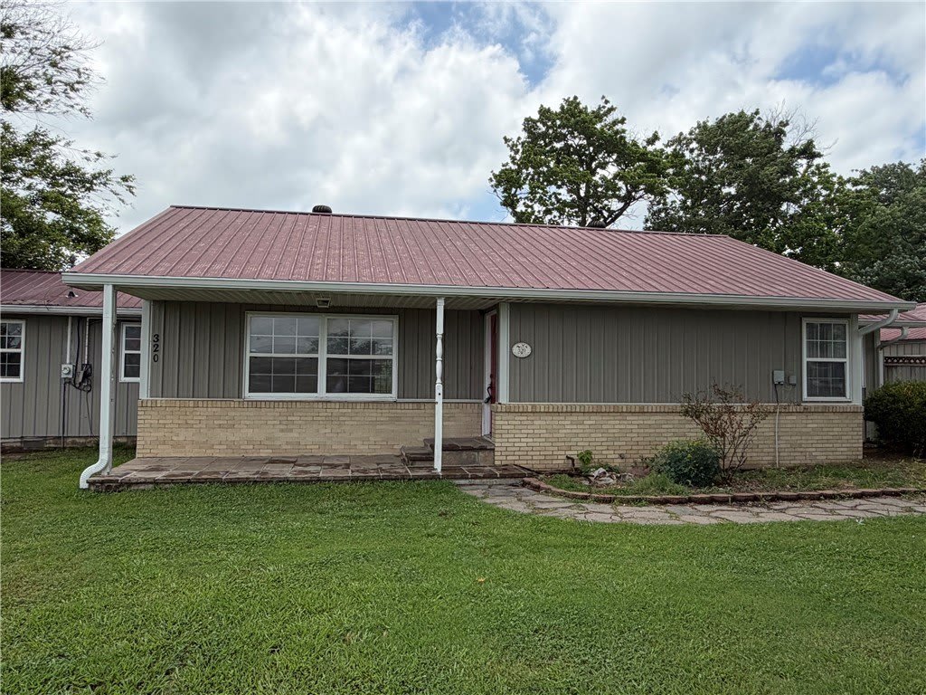 320 Country Club Road – photo 2