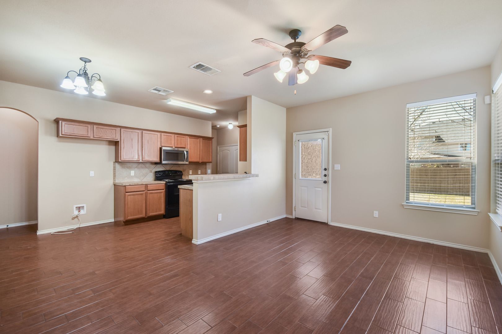 3 BEDROOM DUPLEX LOCATED IN HUTTO, TEXAS! – photo 5