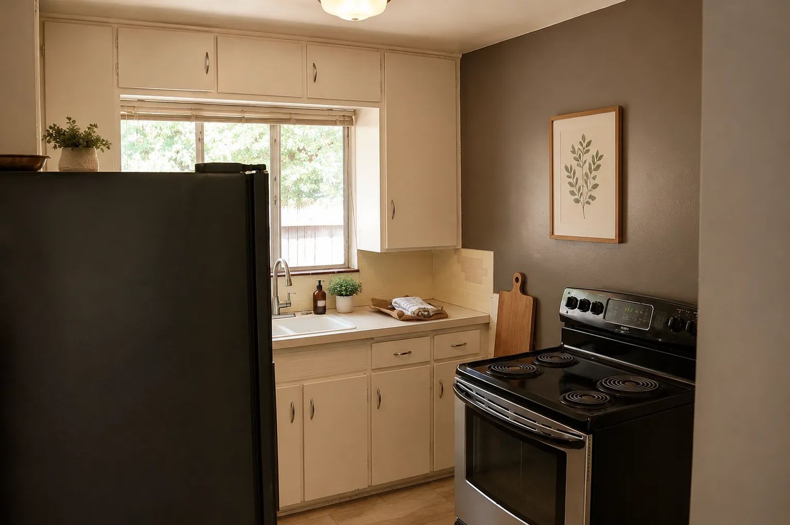 Cozy 1-Bedroom Near DU with Private Yard & Parking – photo 1