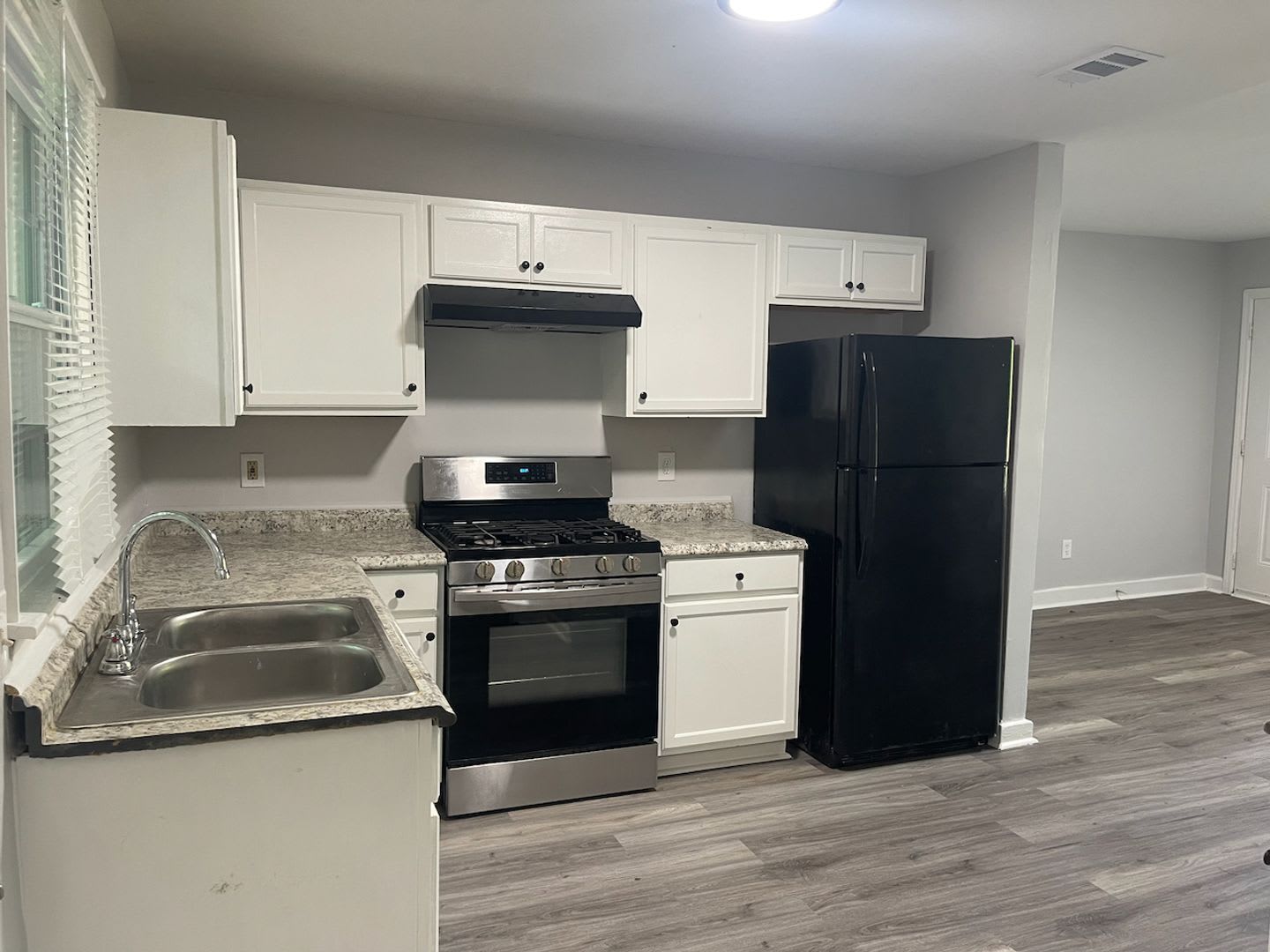 Lincoln Homes, Hard to Find 4-Bedroom – photo 4