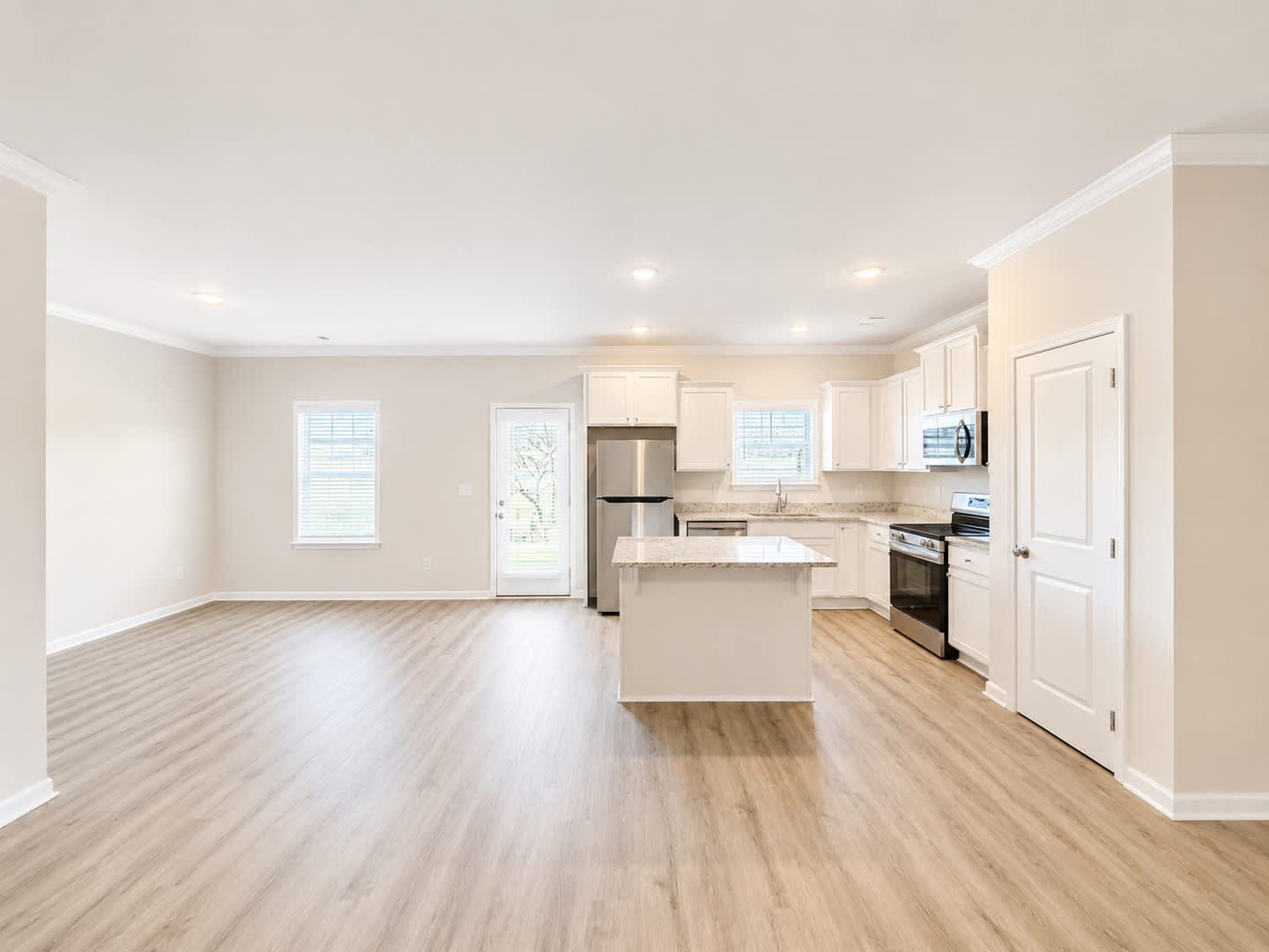 Discover modern living in the heart of Cornelia! – photo 5